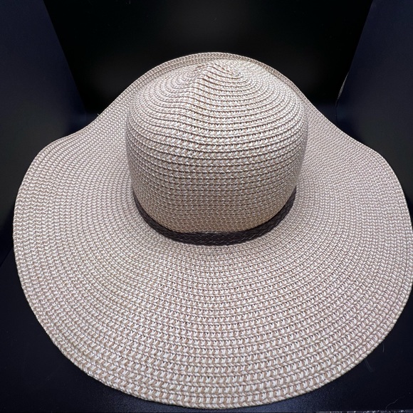 * Boho Straw Hat - Oversized - Picture 2 of 4